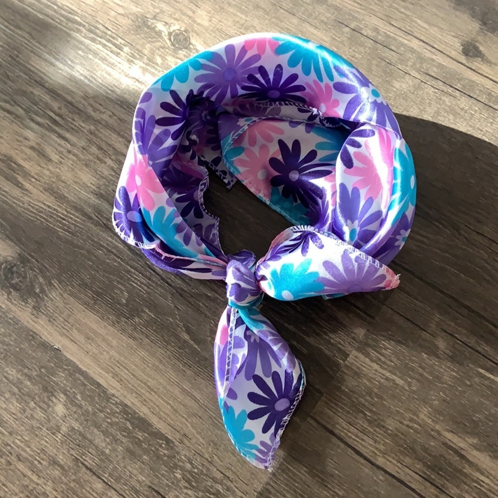 NWT Daisy Print Floral‎ Square Neck Scarf Teal Purple